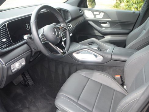 Used 2025 Mercedes-Benz GLE 350 4MATIC w/ AMG Line Exterior image 2