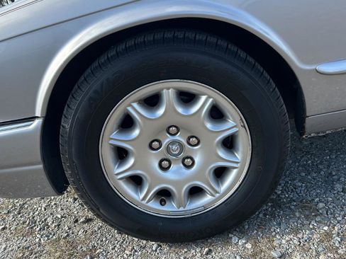 Used 2002 Jaguar XJ8 image 14