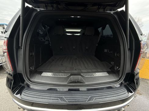 Used 2021 Chevrolet Suburban Premier w/ Premium Package image 27