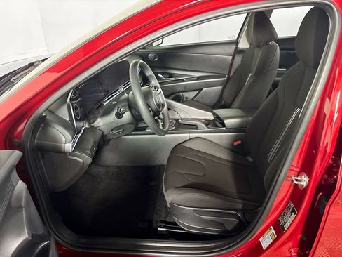 Used 2024 Hyundai Elantra SEL FWD image 11