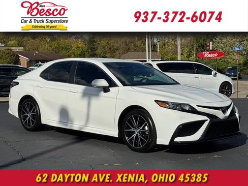 Used 2023 Toyota Camry SE image 1