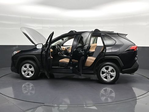 Used 2020 Toyota RAV4 XLE w/ Convenience Package FWD image 41