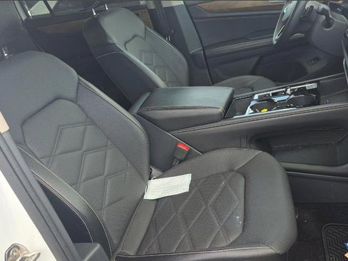 Used 2024 Volkswagen Atlas SE FWD image 10