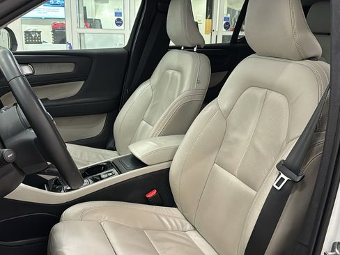 Certified 2023 Volvo XC40 B5 Plus w/ Climate Package image 24