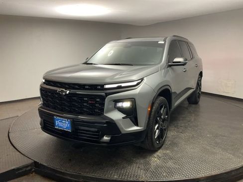 Used 2024 Chevrolet Traverse RS image 3