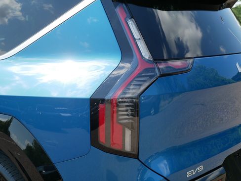 Certified 2024 Kia EV9 Land AWD/4WD image 17
