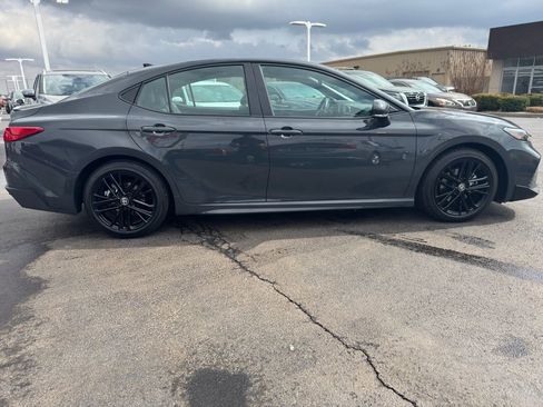 Used 2025 Toyota Camry SE image 5