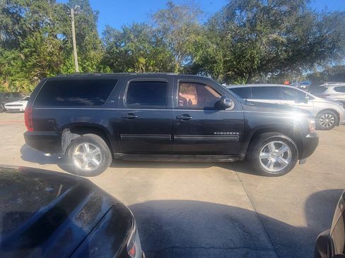Used 2012 Chevrolet Suburban LT RWD image 17