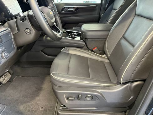 Used 2025 Chevrolet Tahoe Premier AWD/4WD image 6