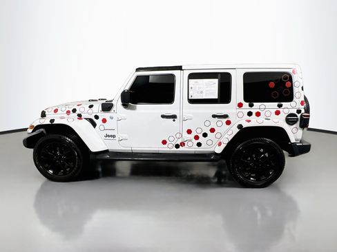Used 2023 Jeep Wrangler Unlimited Sahara w/ Cold Weather Group AWD/4WD image 9