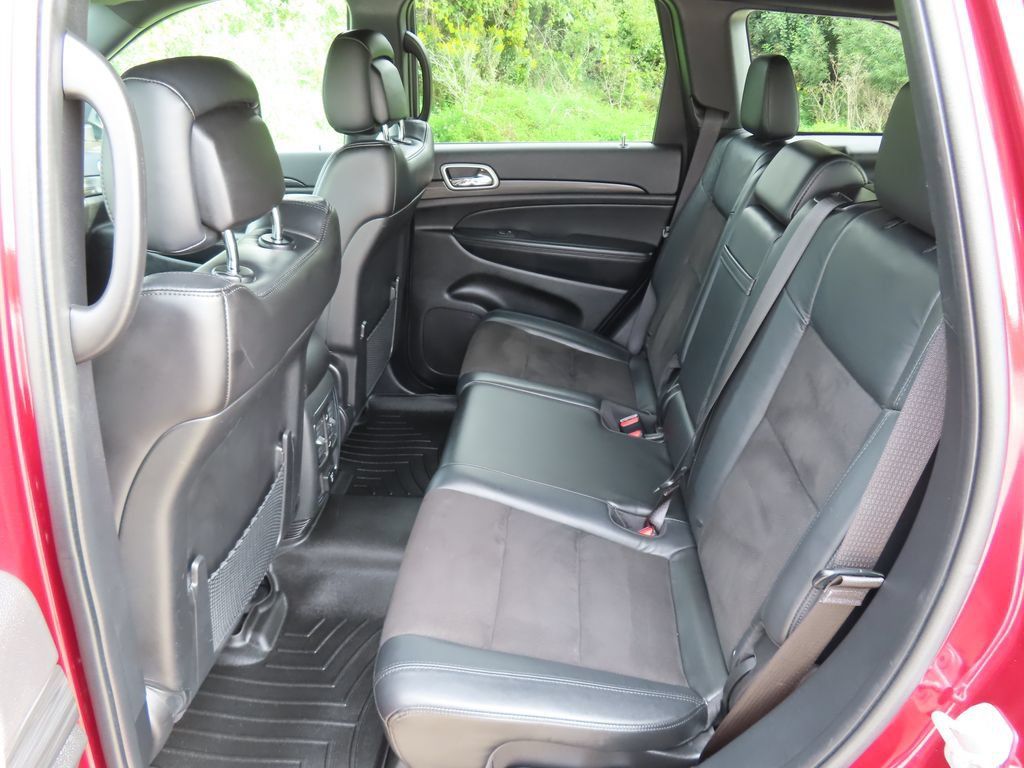 Used 2022 Jeep Grand Cherokee Laredo X AWD/4WD image 30
