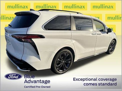 Used 2023 Toyota Sienna XSE image 3