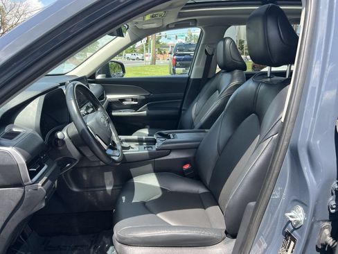 Used 2024 Toyota Grand Highlander AWD image 13