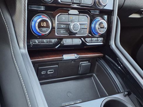 Used 2024 GMC Yukon XL Denali Ultimate AWD/4WD image 11