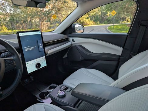 Used 2024 Ford Mustang Mach-E Premium image 11