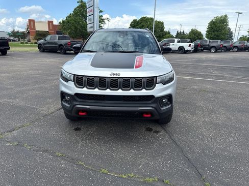 Used 2025 Jeep Compass Trailhawk AWD/4WD image 41