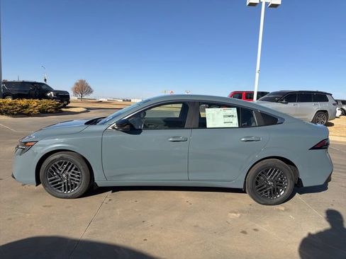 Used 2026 Nissan Sentra SV w/ Floor Mat Package FWD image 4