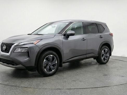 Used 2025 Nissan Rogue SV image 3