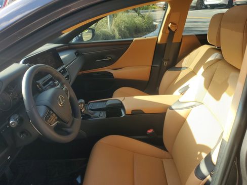 Certified 2022 Lexus ES 350 w/ Premium Package image 15