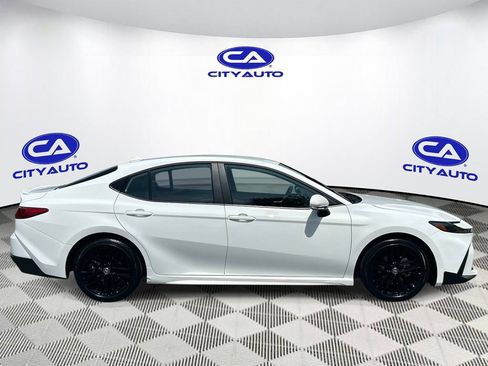 Used 2026 Toyota Camry SE FWD image 2