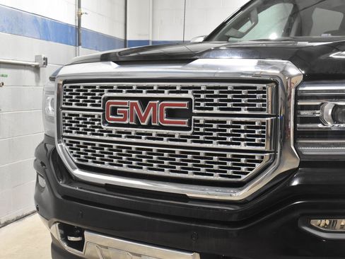 Used 2018 GMC Sierra 1500 Denali w/ Denali Ultimate Package AWD/4WD image 31