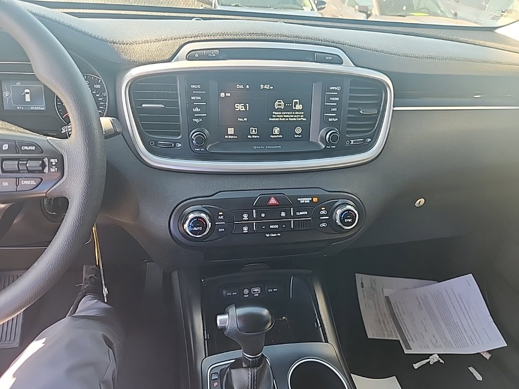 Used 2018 Kia Sorento FWD image 23