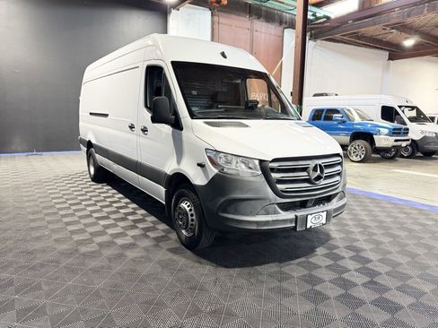 Used 2020 Mercedes-Benz Sprinter 3500 image 6
