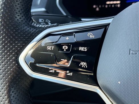 Used 2023 Volkswagen Tiguan SE R-Line FWD image 22