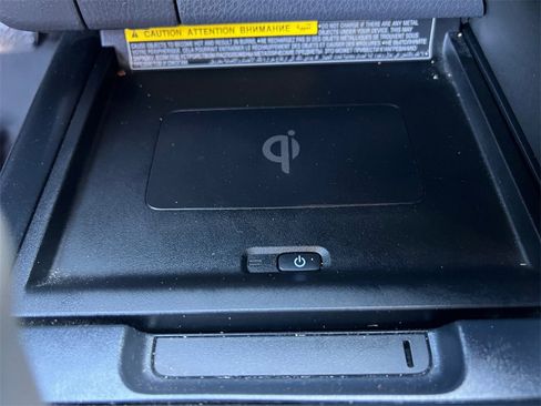 Used 2019 Toyota Camry XLE image 25