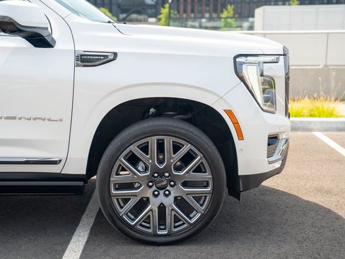 Used 2025 GMC Yukon XL Denali Ultimate AWD/4WD image 9