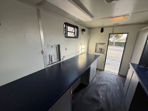 Used 2002 Chevrolet Express 3500 w/ Appearance Pkg image 10