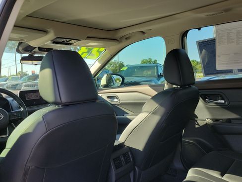 Used 2023 Nissan Rogue SV w/ SV Premium B Package FWD image 13