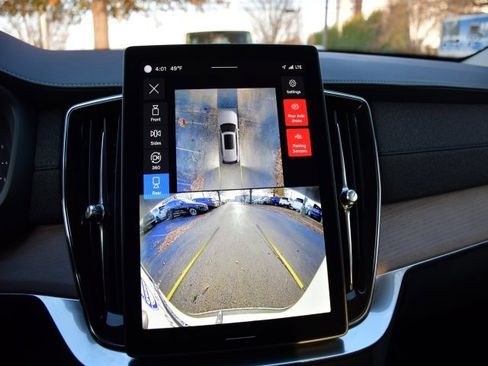 Certified 2025 Volvo XC90 B6 Plus image 16