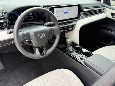 Used 2025 Toyota Camry XLE FWD image 10