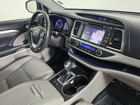 Used 2015 Toyota Highlander XLE AWD/4WD image 10