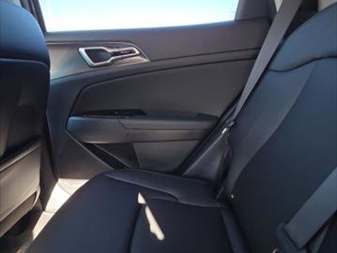 Used 2025 Kia Sportage EX image 11