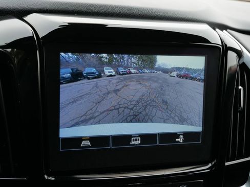 Used 2023 Chevrolet Traverse LT image 28