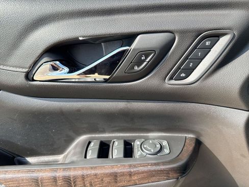 Used 2022 GMC Acadia Denali FWD image 5