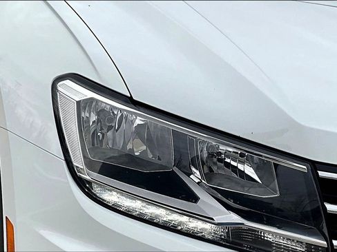 Used 2019 Volkswagen Tiguan SE image 28