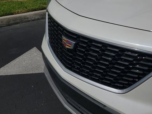 Used 2022 Cadillac XT4 Premium Luxury w/ Safety Alert Package FWD image 9