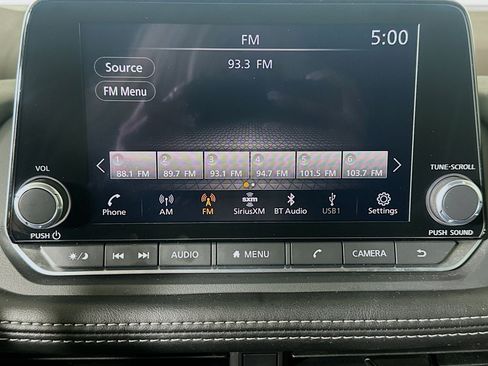 Used 2023 Nissan Rogue S AWD/4WD image 18