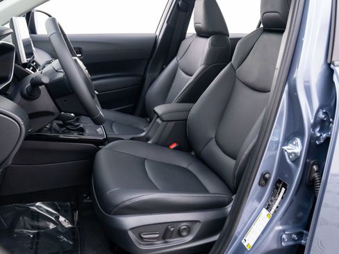 Used 2026 Toyota Corolla Cross XLE image 15