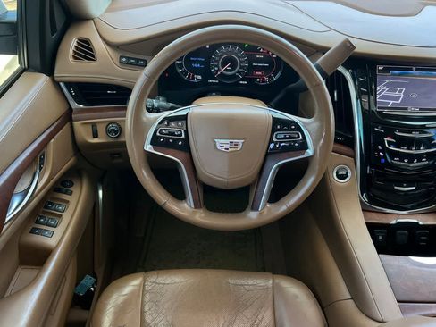 Used 2016 Cadillac Escalade ESV Platinum AWD/4WD image 16