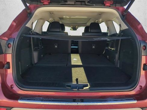 Used 2021 Toyota Highlander Platinum AWD/4WD image 5