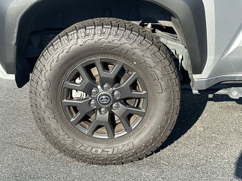 Used 2025 Toyota 4Runner SR5 AWD/4WD image 8