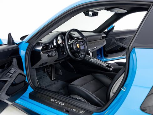 Used 2018 Porsche 911 GT2 RS image 15