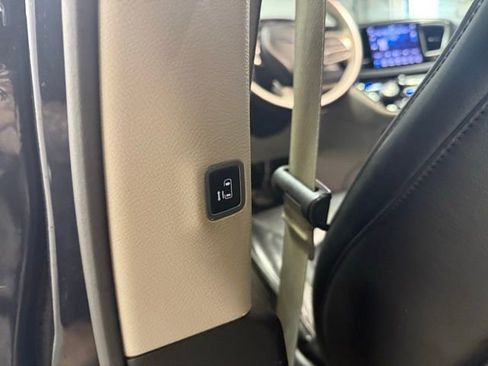 Used 2019 Chrysler Pacifica Limited w/ Tire & Wheel Group image 26