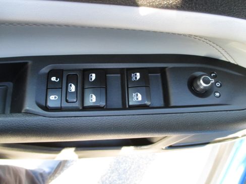 Used 2024 Jeep Compass Limited image 13