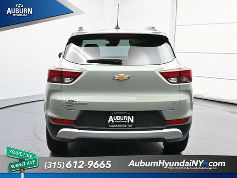 Used 2025 Chevrolet TrailBlazer LT w/ LT Cold Weather Package AWD/4WD image 3