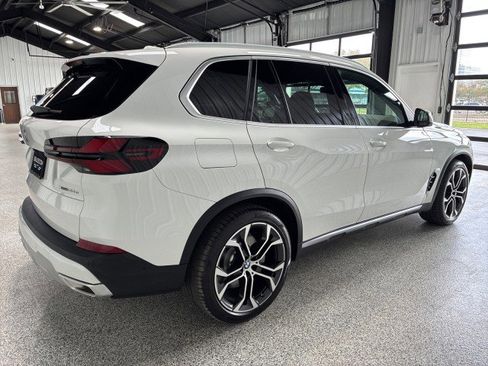 Used 2025 BMW X5 xDrive50e w/ Premium Package image 3